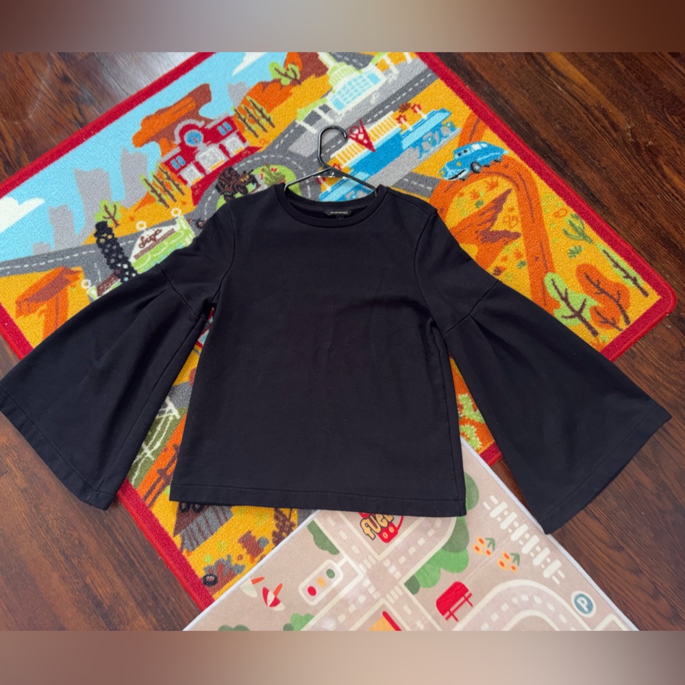 Banana Republic Classic sweater Black Top with belle sleeves